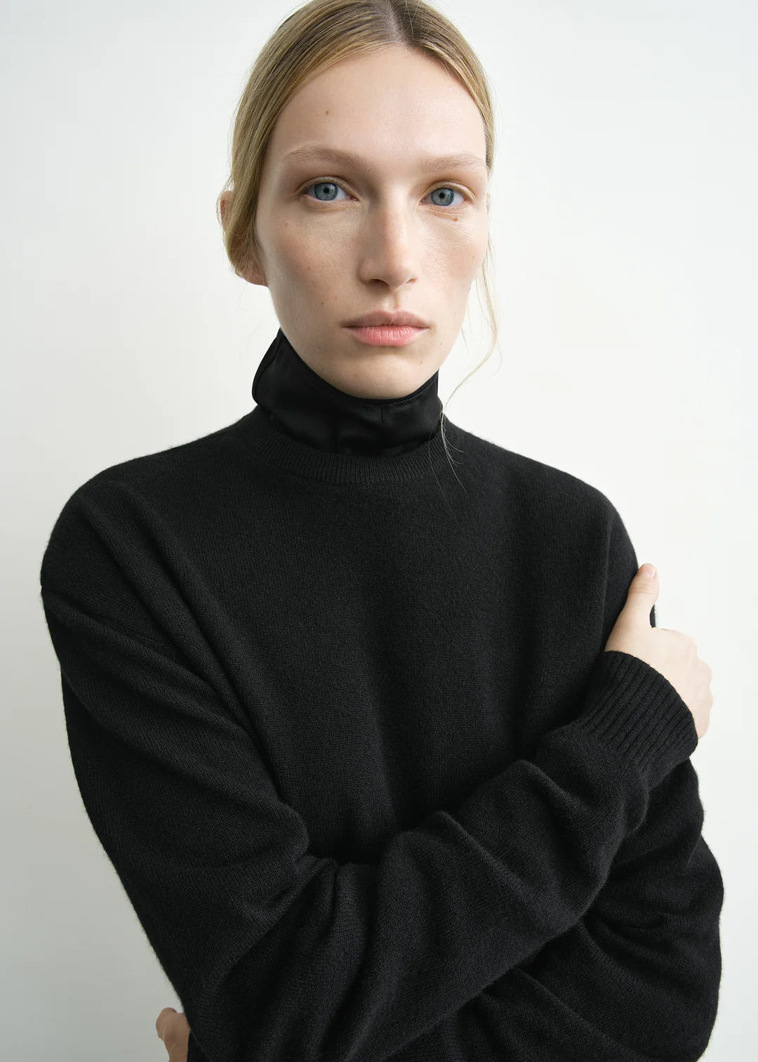 Toteme Classic Cashmere Crew Neck Knit in Black - outfit inspiration