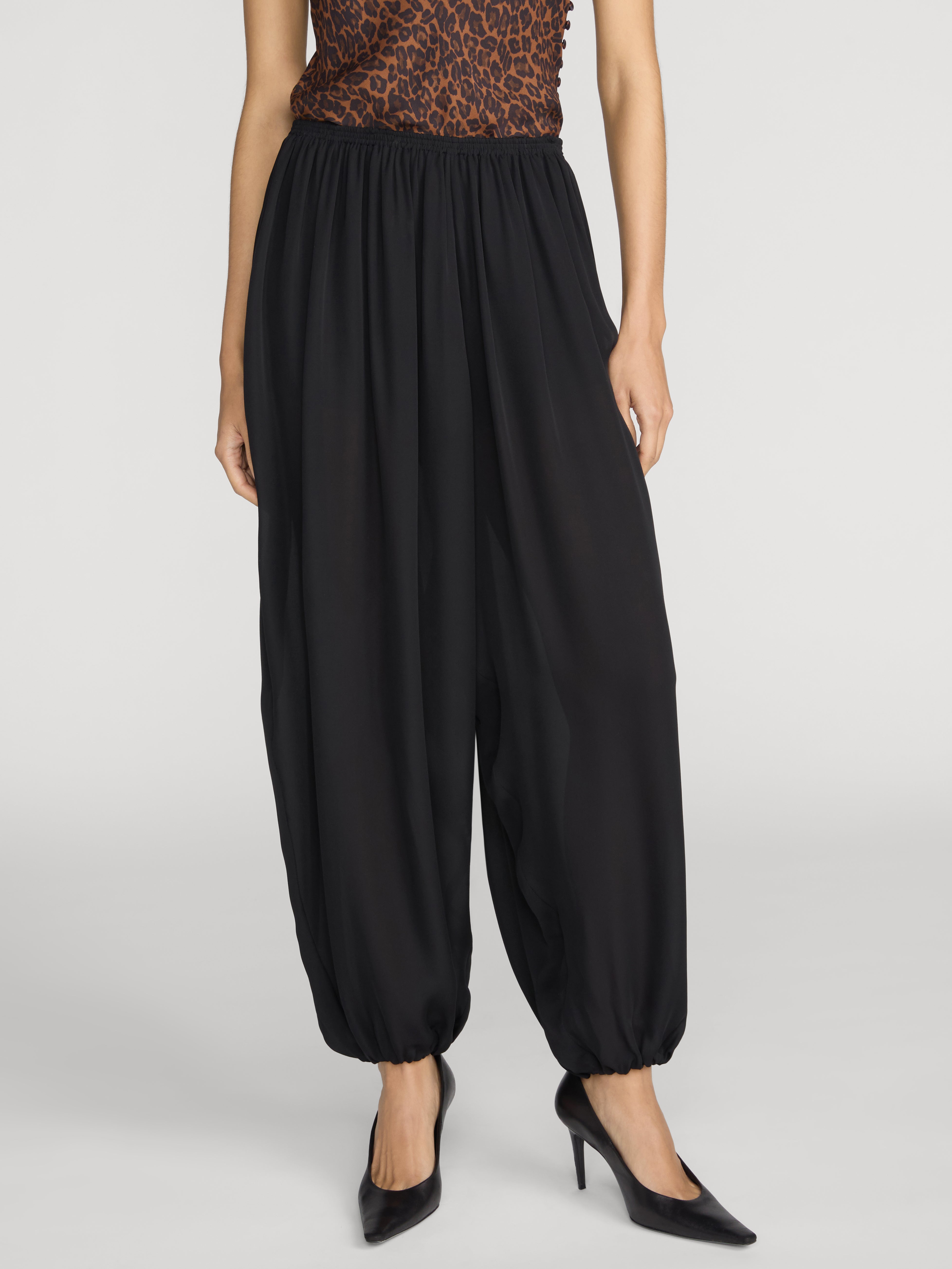 Frame The Silk Balloon Pant in Black - outfit inspiration