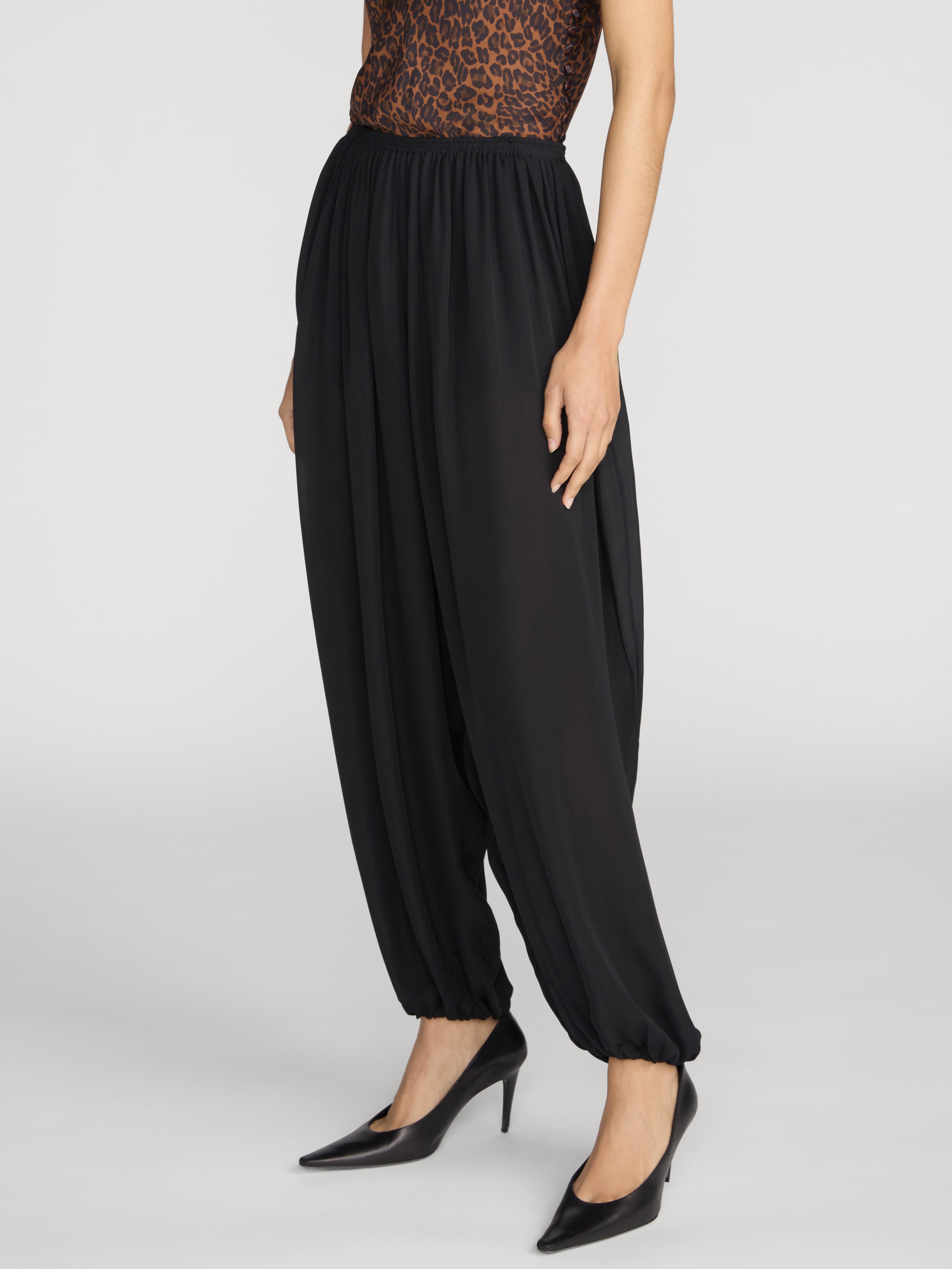 Frame The Silk Balloon Pant in Black - styled look
