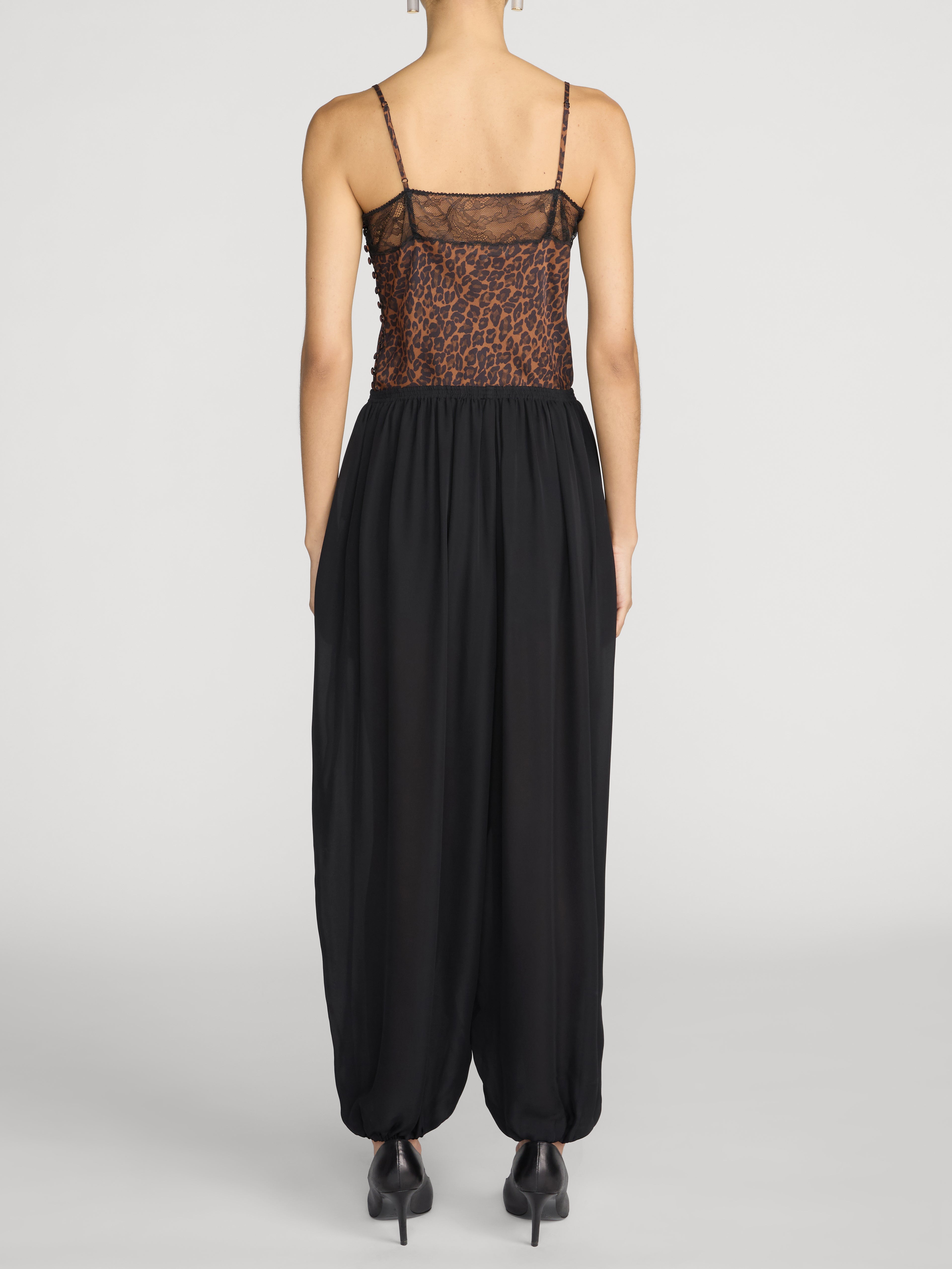 Frame The Silk Balloon Pant in Black - detail view