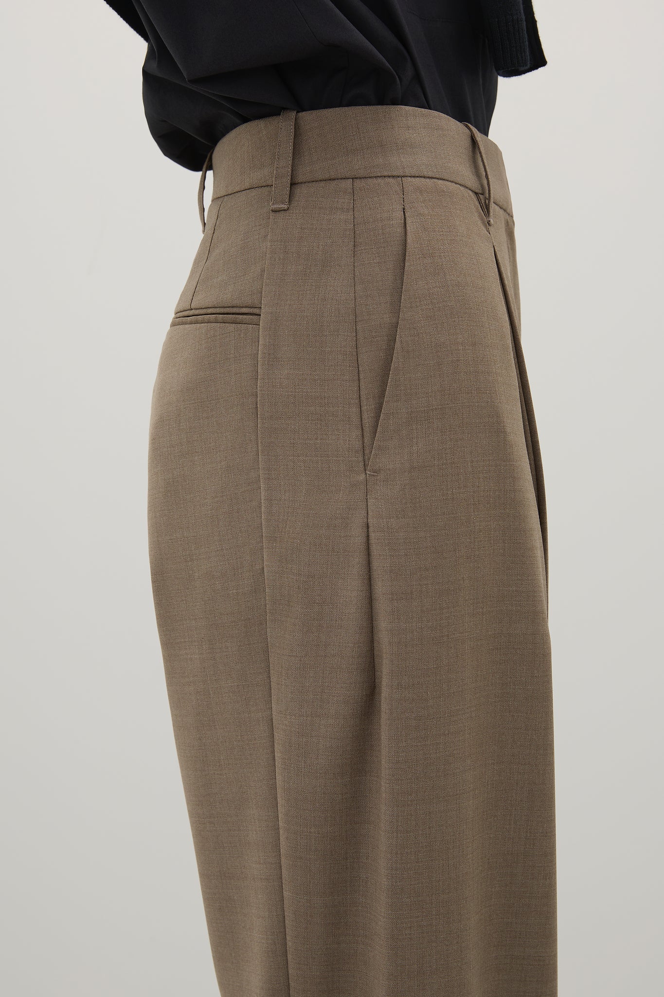 A Emery Goddard Pant in Flax Melange