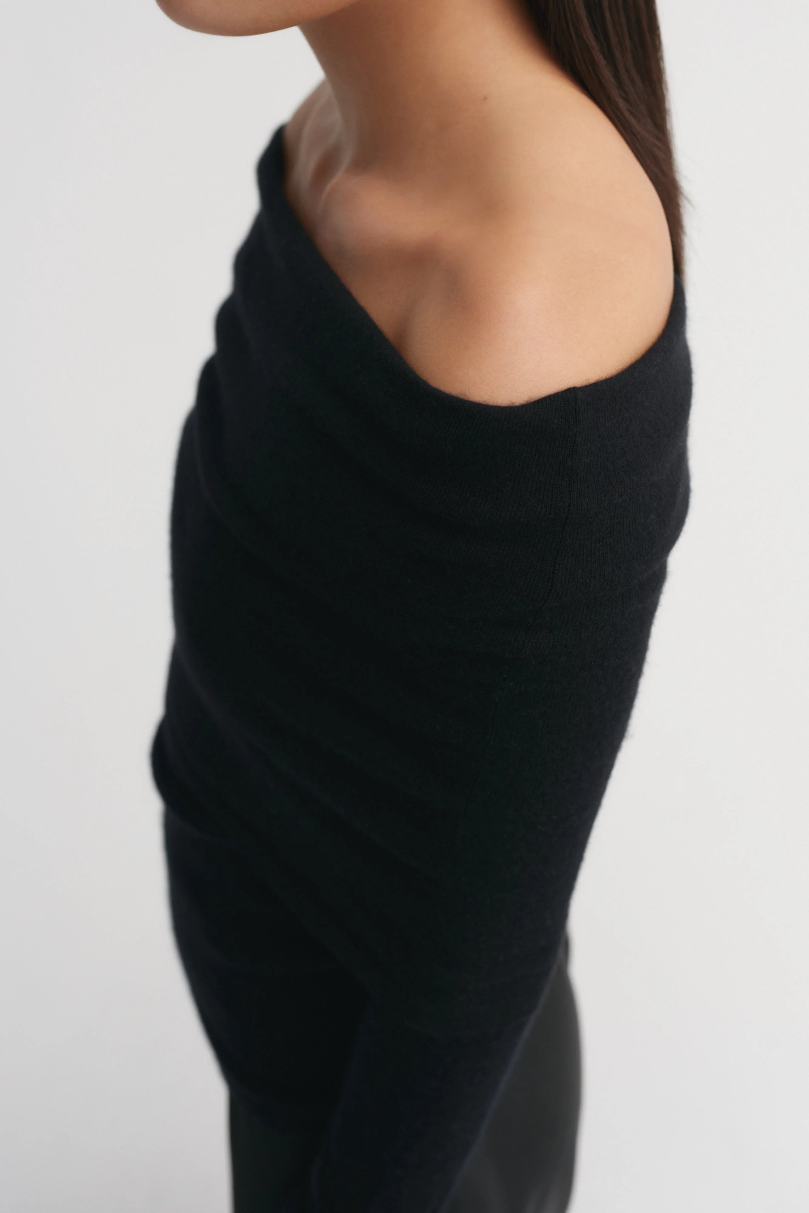 Almada Cara Off Shoulder Top in Black