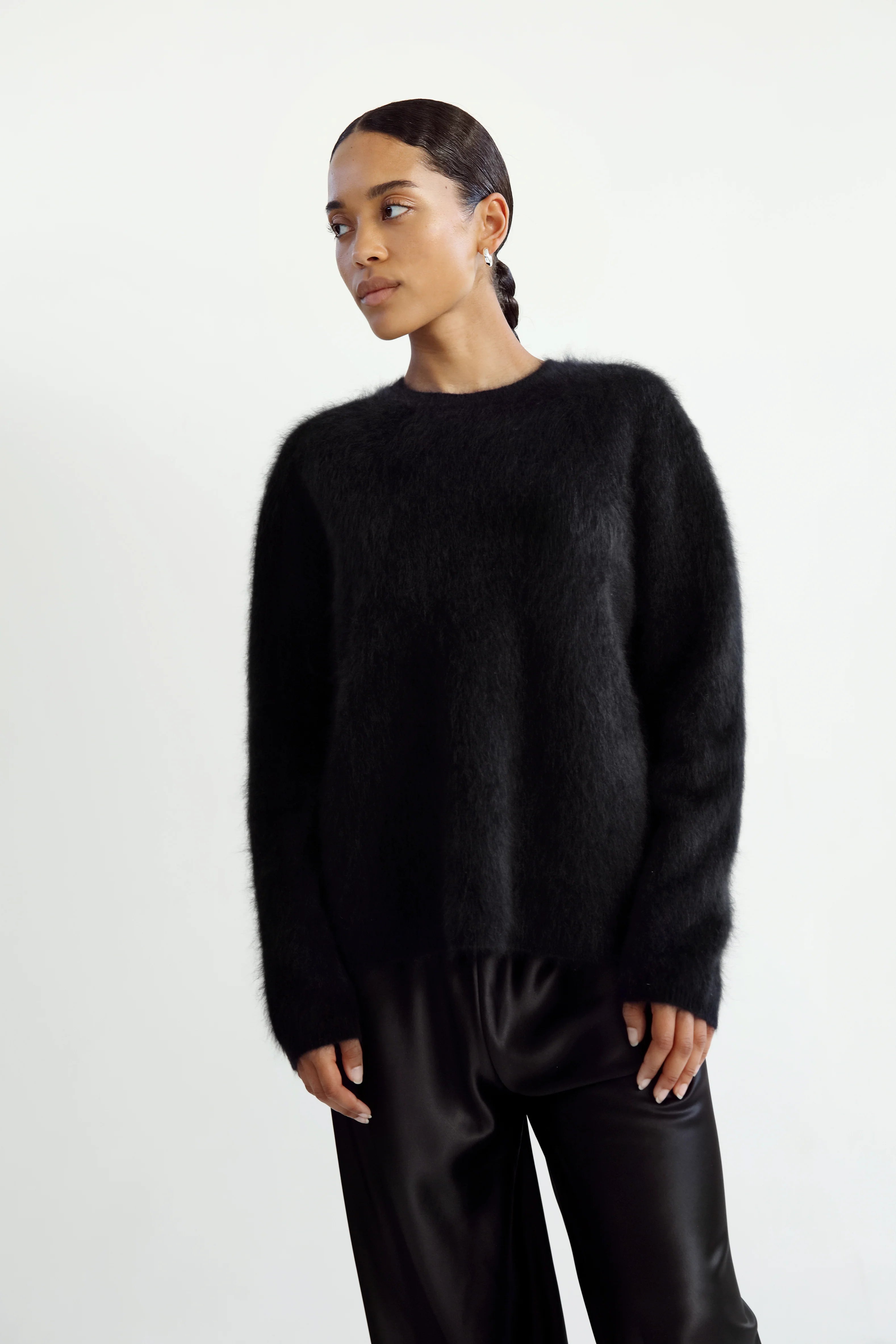 Almada Floy Cashmere Sweater in Black