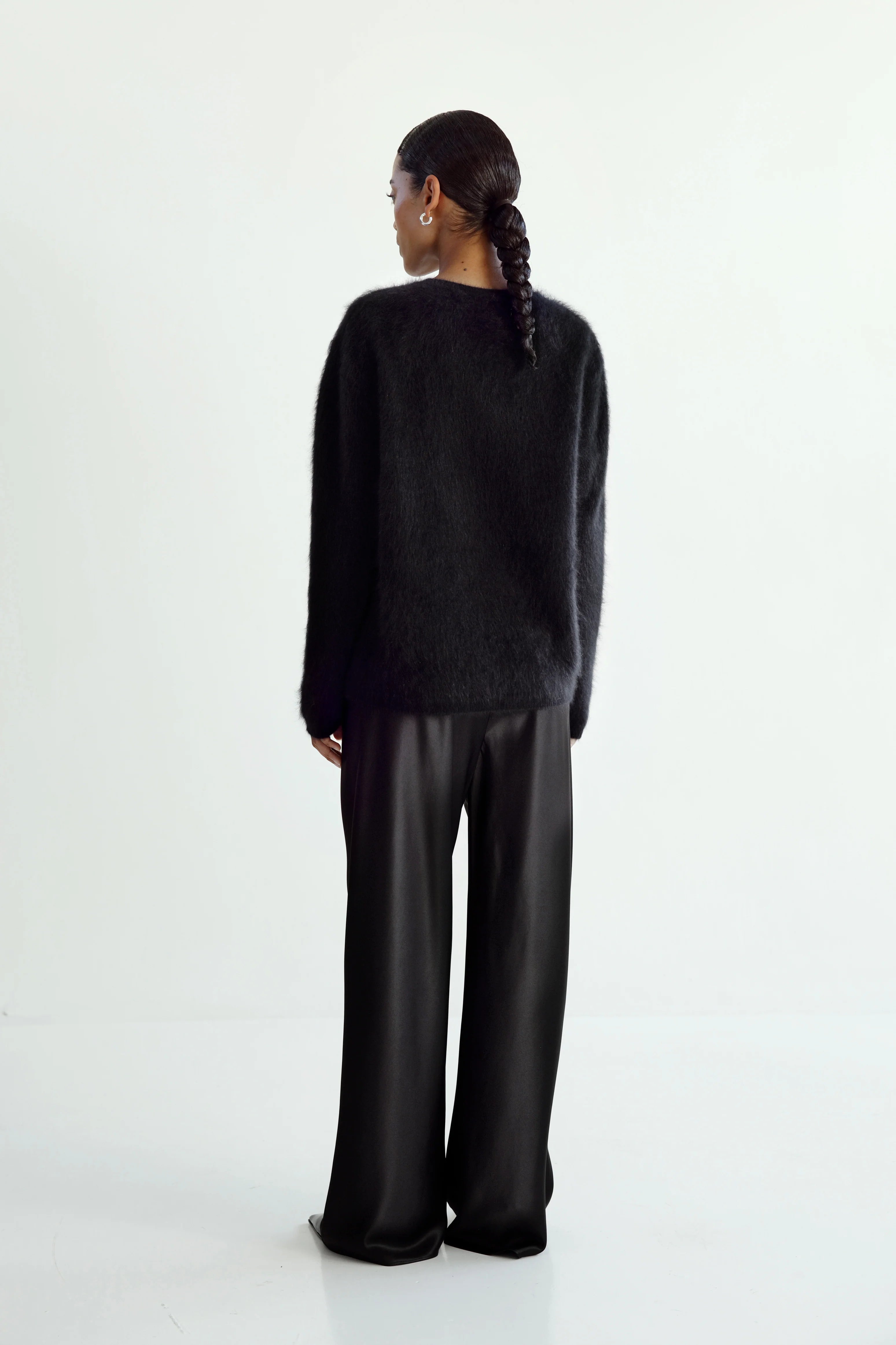 Almada Floy Cashmere Sweater in Black