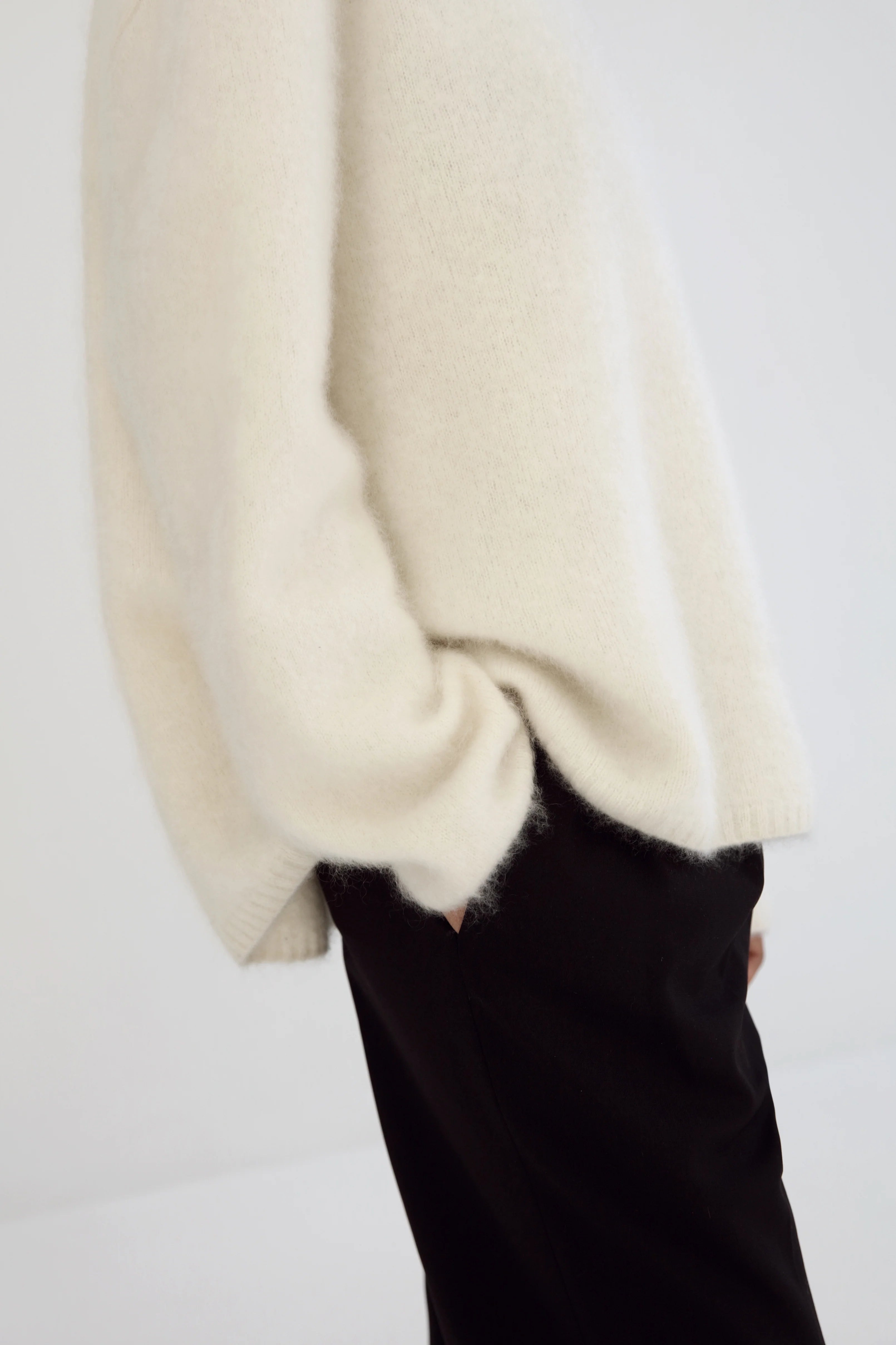 Almada Floy Cashmere Sweater in Cream