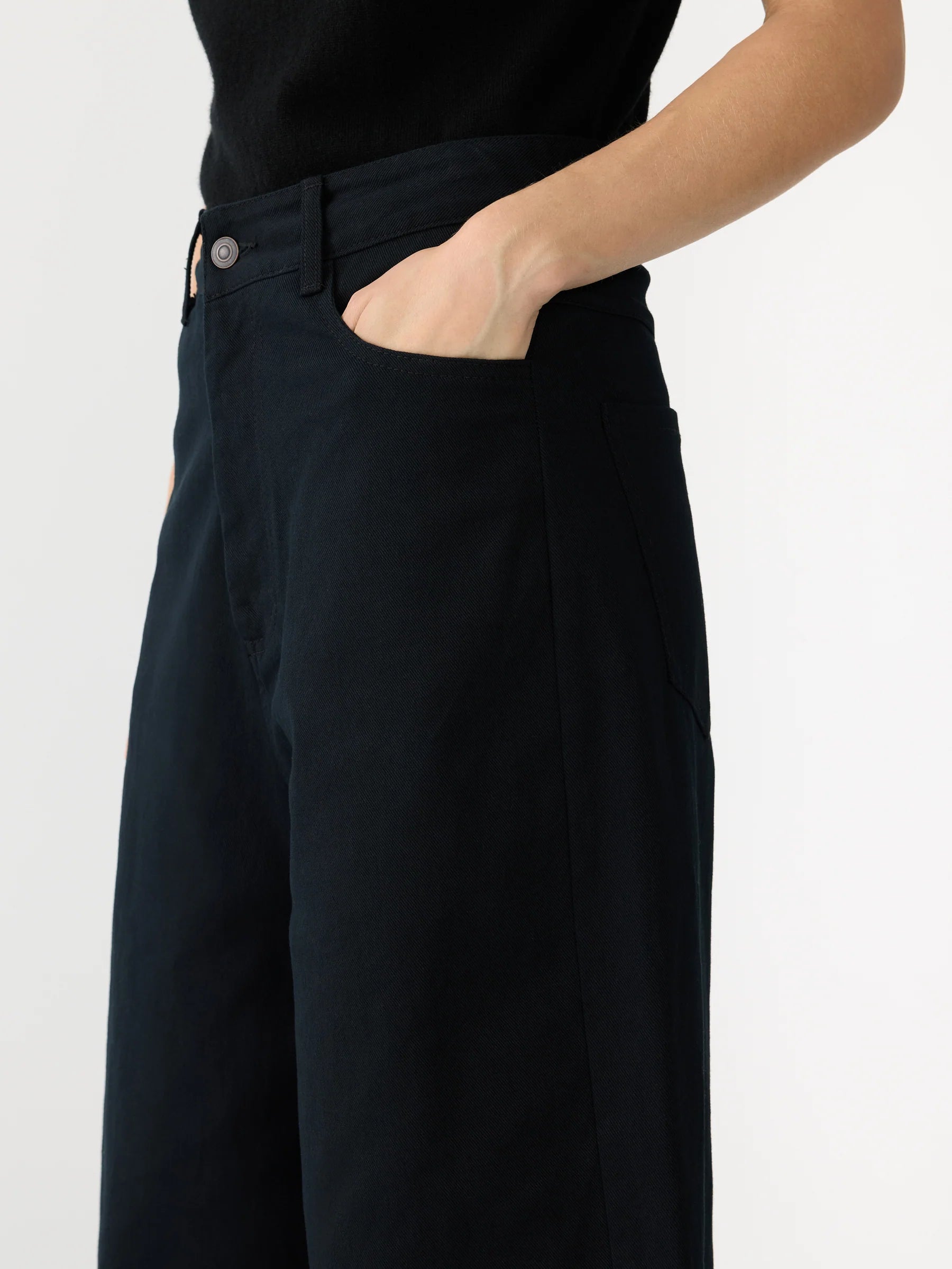 Bassike Cotton Twill Barrel Leg Pant in Black