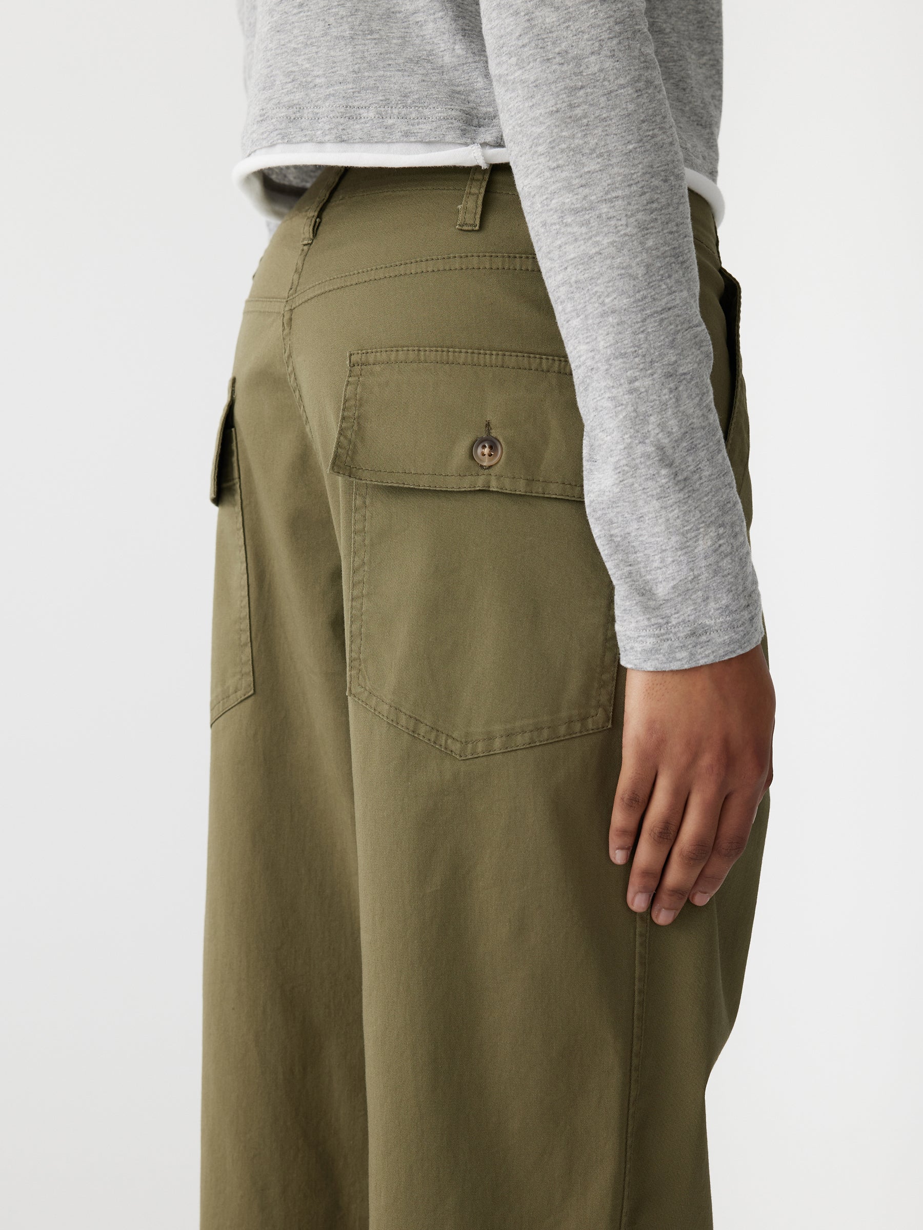 Bassike Stretch Cotton Relaxed Pant in Military