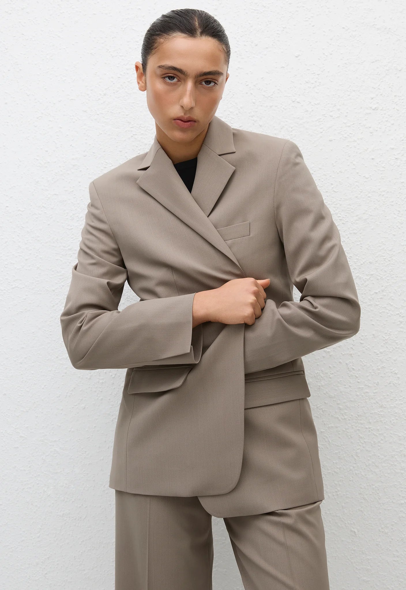 Matteau Relaxed Tailored Blazer in Taupe