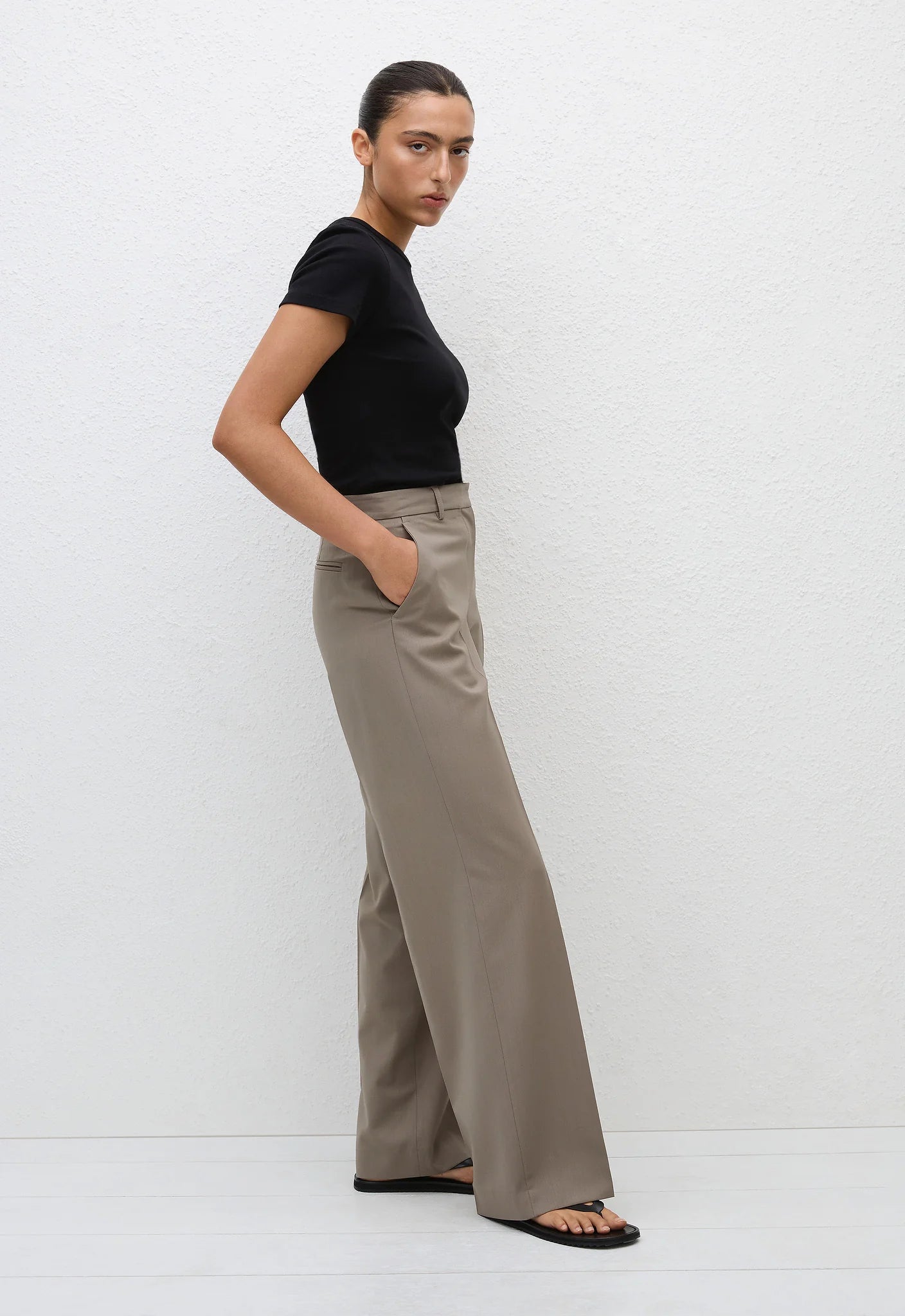 Matteau Relaxed Tailored Trouser in Taupe