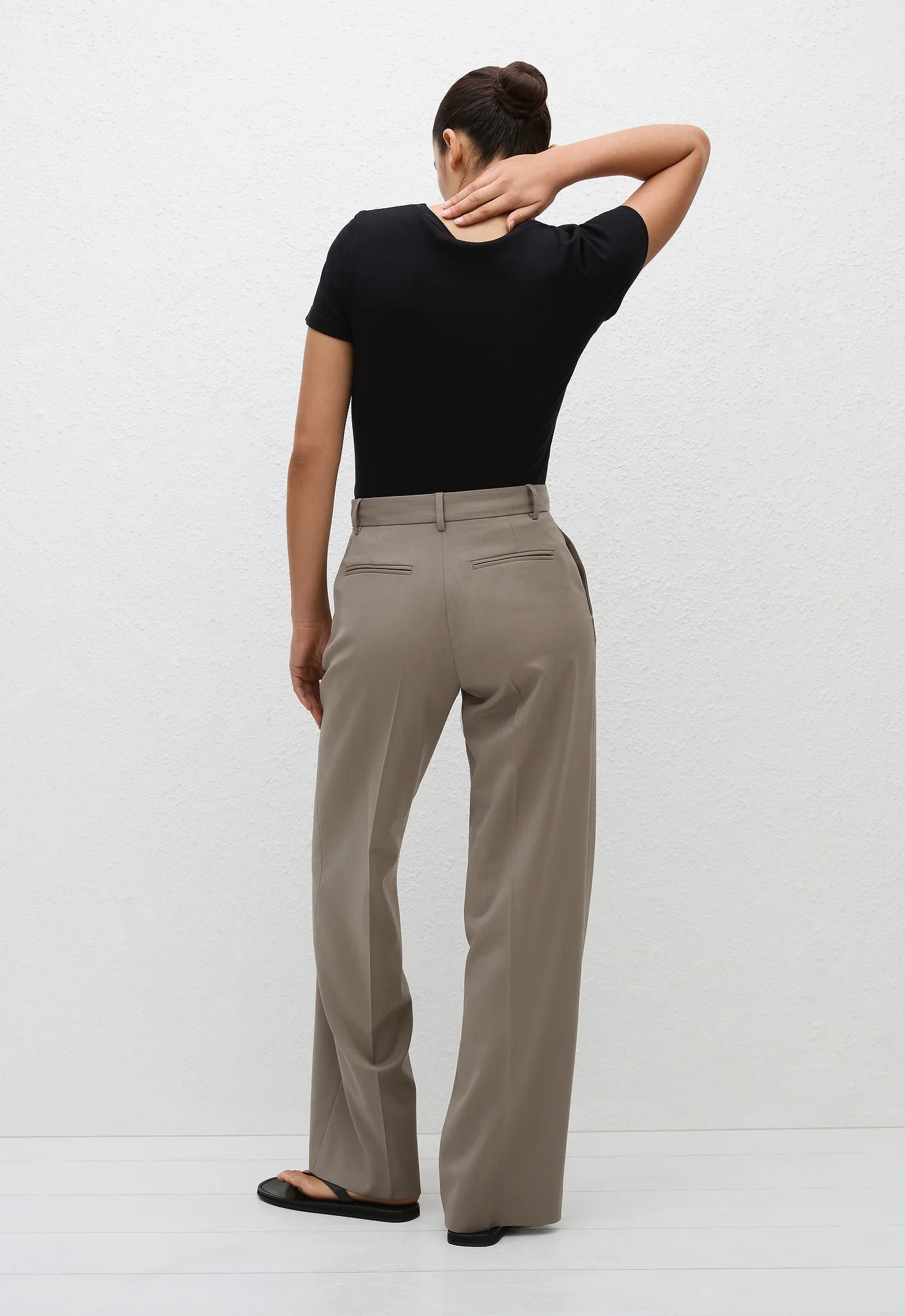 Matteau Relaxed Tailored Trouser in Taupe