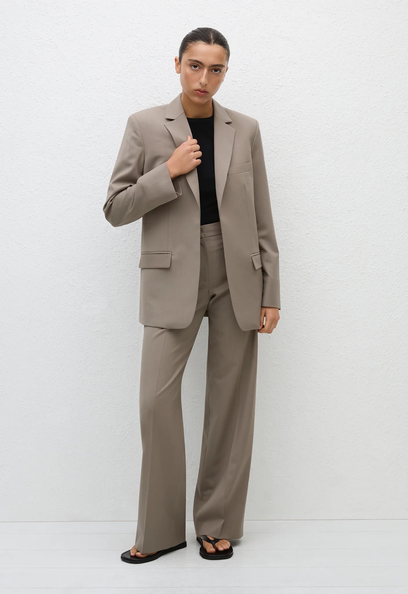 Matteau Relaxed Tailored Trouser in Taupe