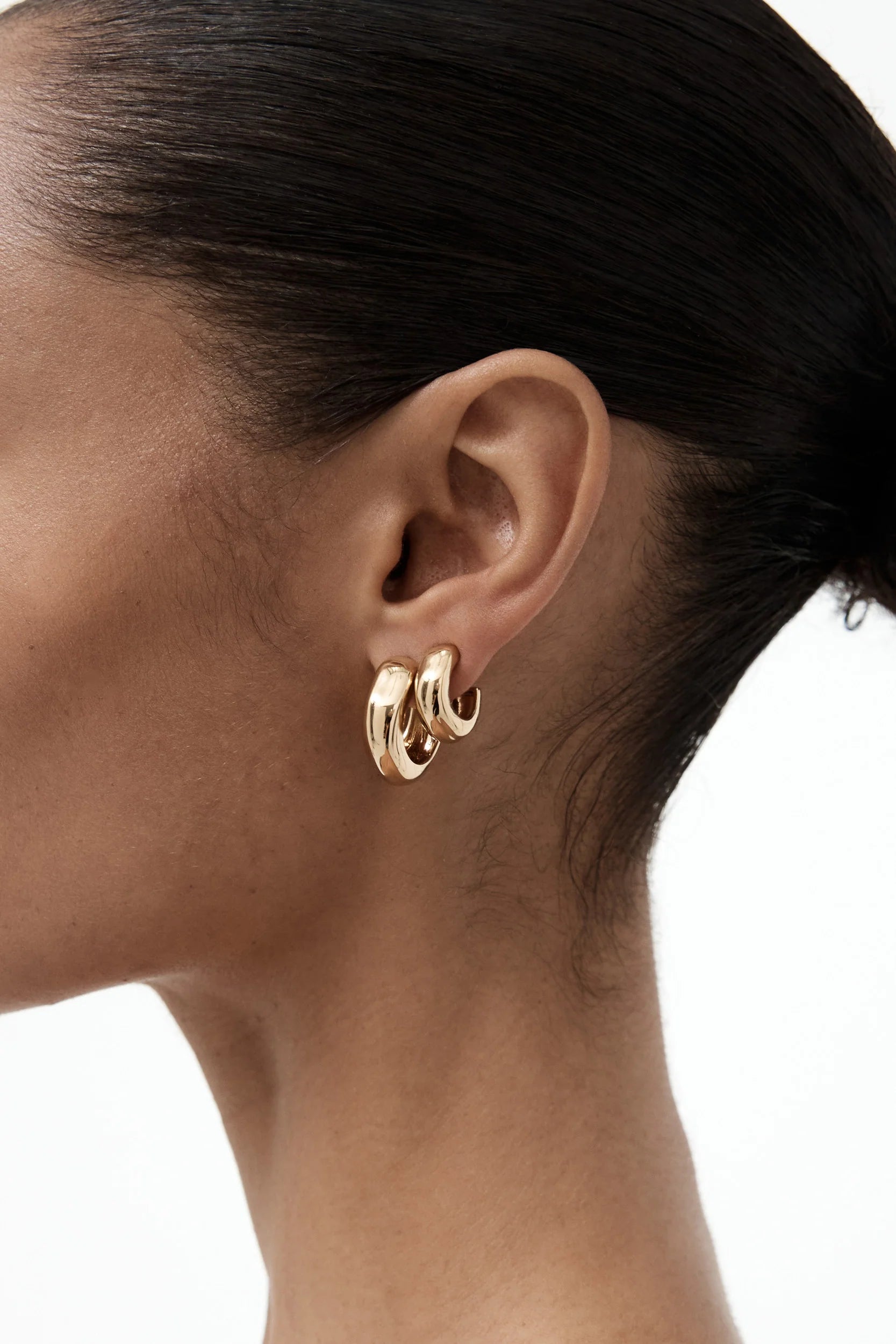 Nina Gordon Sense Hoops Medium in Gold