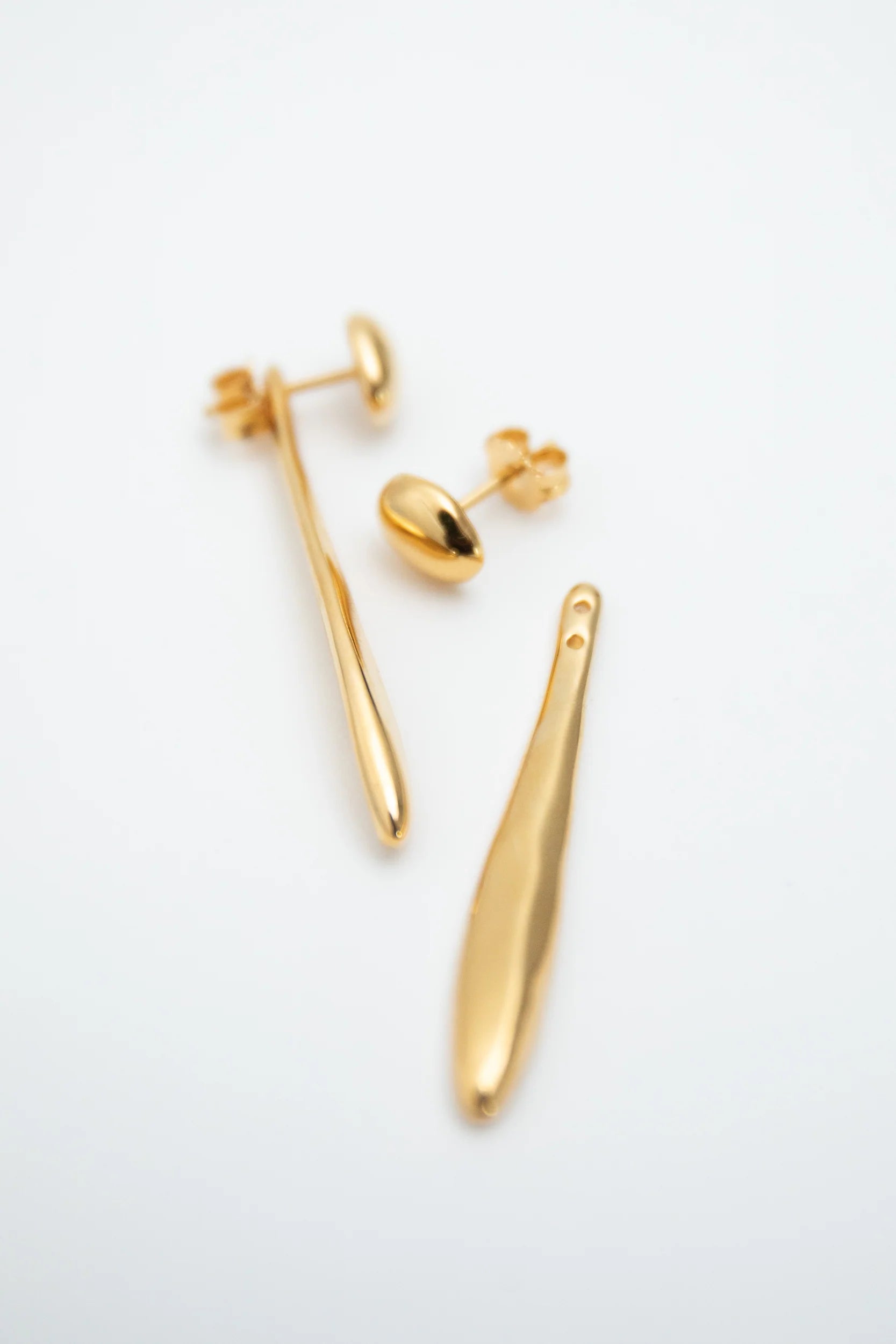 Nina Gordon Verso Drop Earrings in Gold