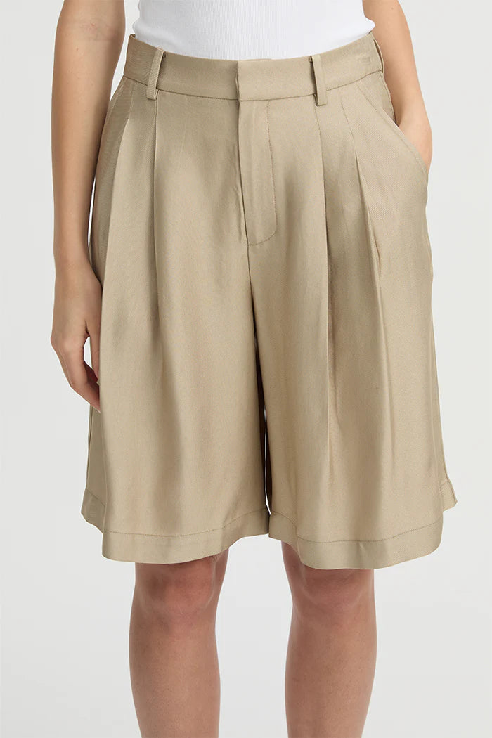 Blanca Olivia Short in Beige