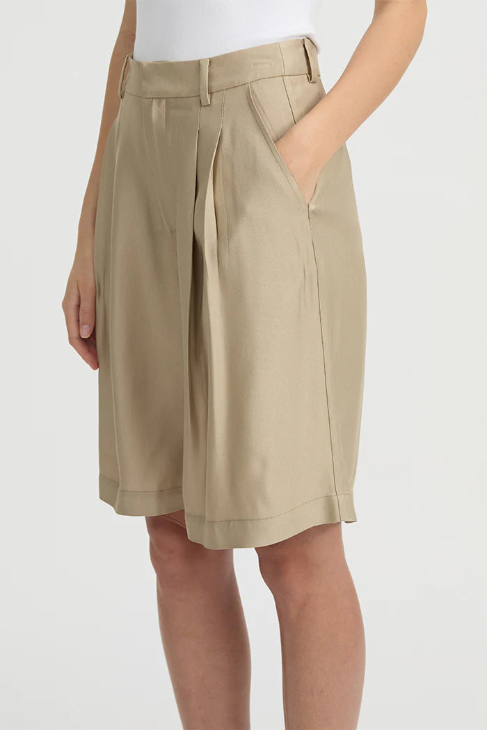 Blanca Olivia Short in Beige