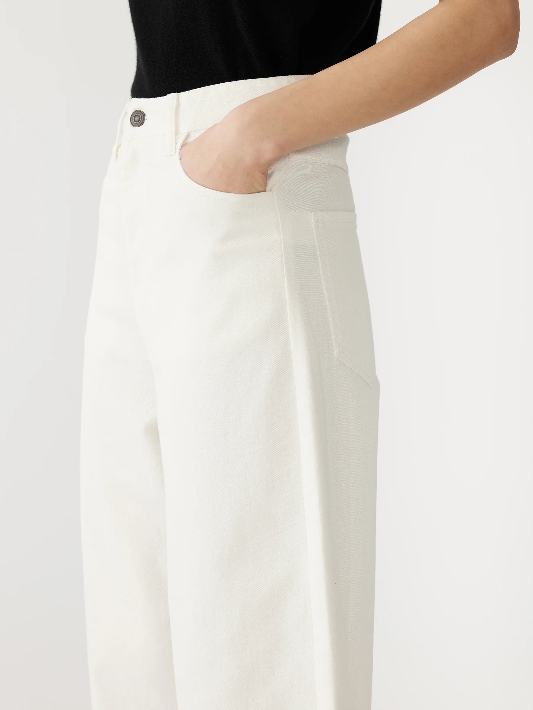 Bassike Cotton Twill Barrel Leg Pant in White