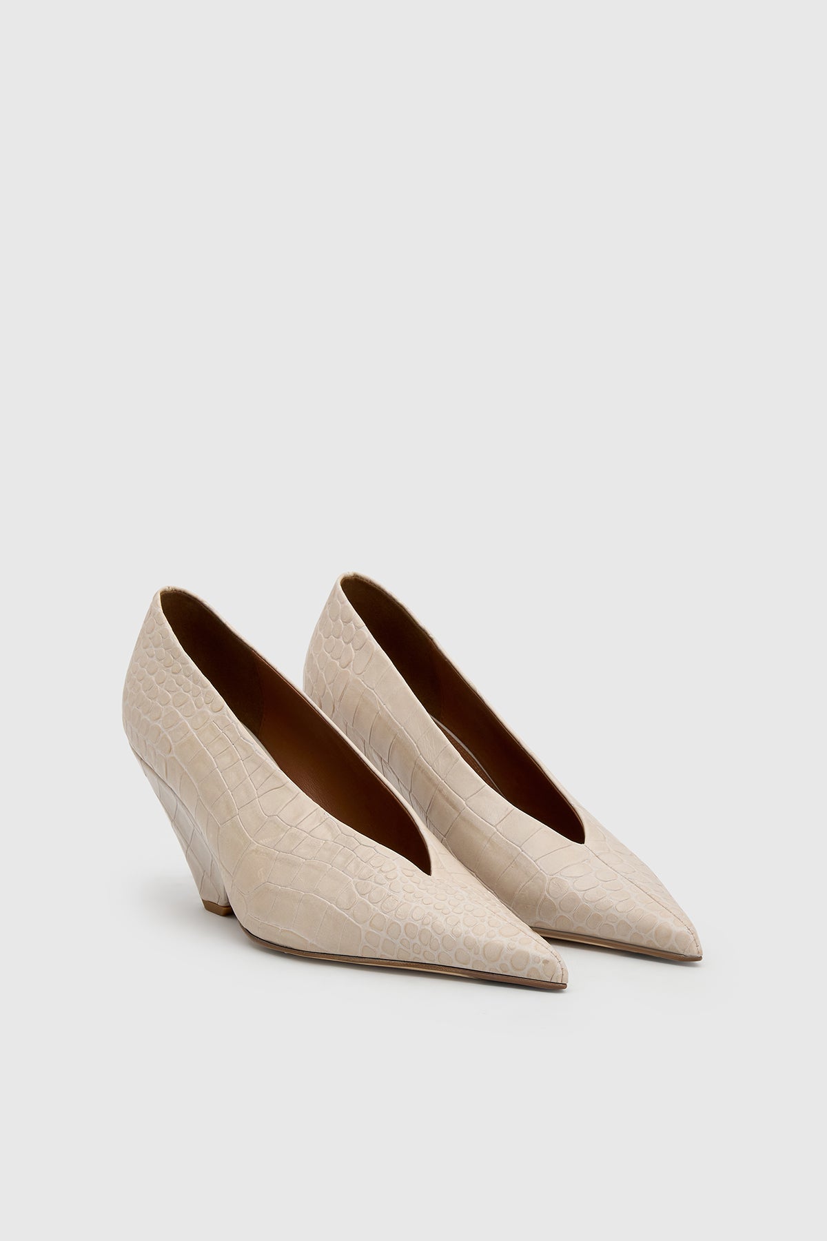 Camilla and Marc Rhys Croc Pump in Cream - close up