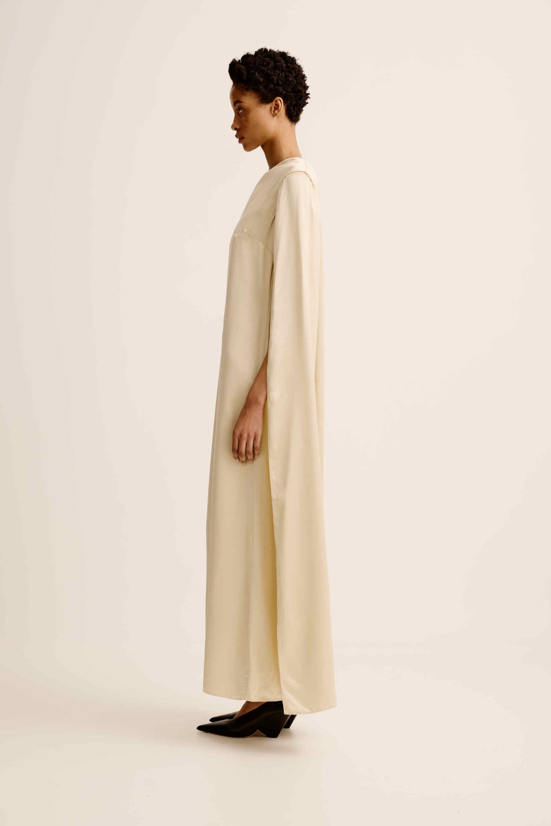 Olie Cape Dress | Oyster