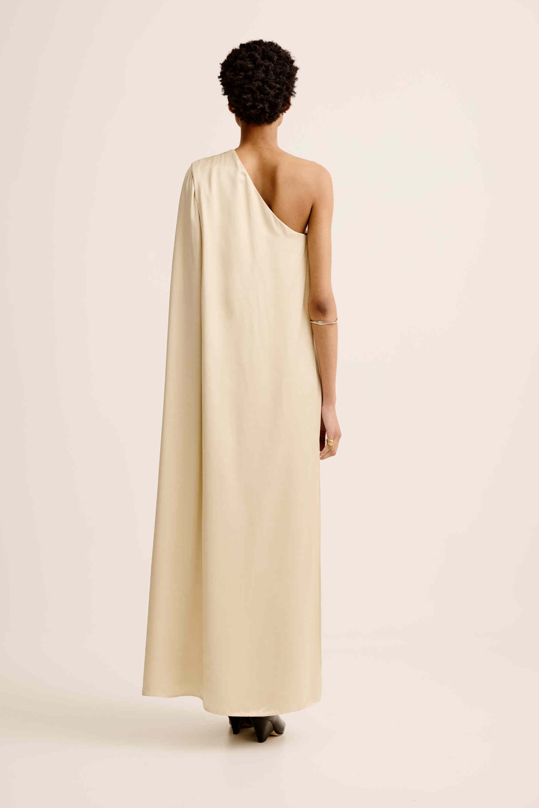 Olie Cape Dress | Oyster