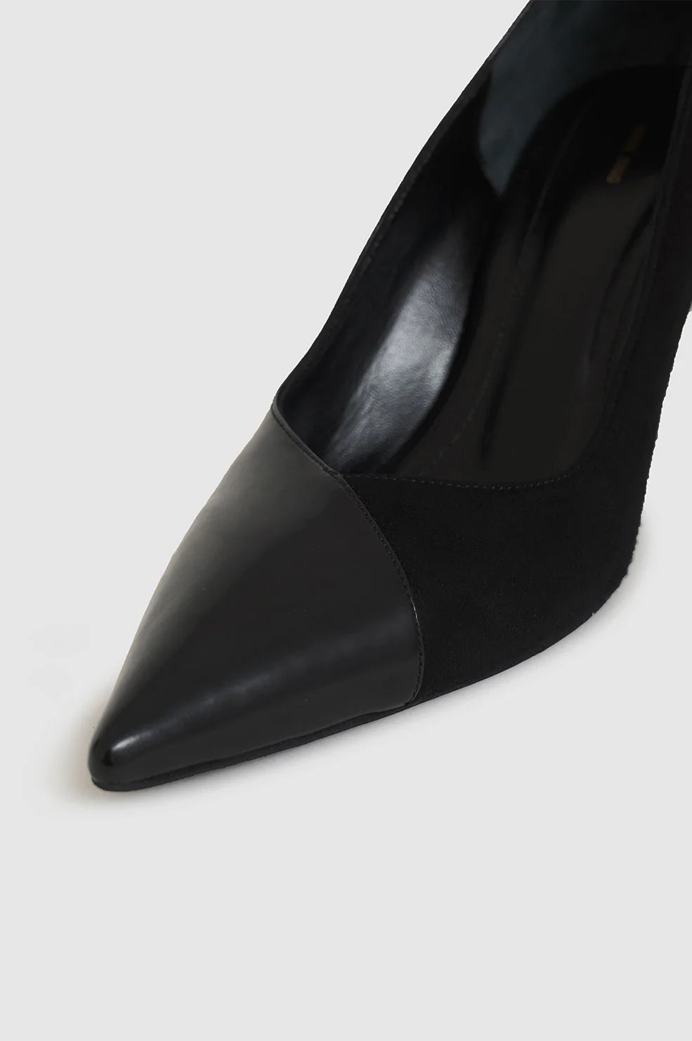 Matte 2025 black pumps